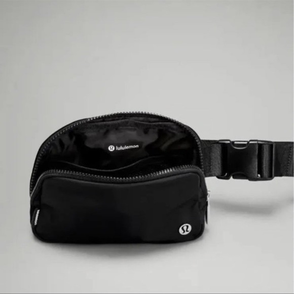 Lululemon Everywhere Belt Bag Black 1L - Picture 6 of 8